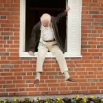 Der Hundertjährige, der aus dem Fenster stieg und verschwand (2013) Der Hundertjährige, der aus dem Fenster stieg und verschwand (2014) Filmkritik