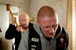 Der Hundertjährige, der aus dem Fenster stieg und verschwand (2013) Filmbild 3