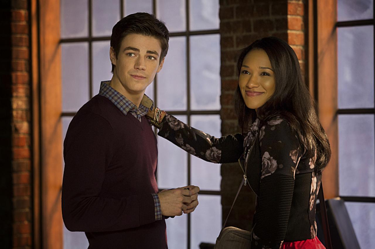 Seht Barry Allen Und Seinen Vater Auf Funf Neuen The Flash Fotos