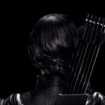 Auf dem neuen Mockingjay-Poster kehrt Katniss allen den Rücken zu Mockingjay Katniss Poster