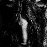 Das erste Jigsaw-Poster bringt die Schweinemaske zurück Jigsaw Poster