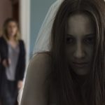 Der Horror lauert nebenan im Trailer zu Isabelle Isabelle Trailer