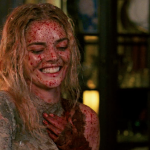 Ready or Not: Samara Weaving spielt ein blutiges Versteckspiel im Red-Band-Trailer Ready or Not Trailer