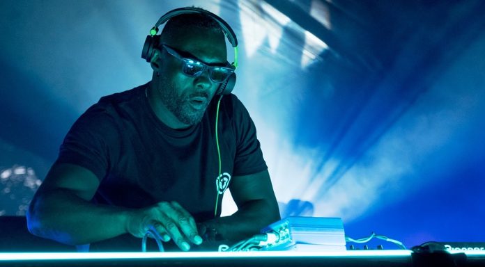 Idris Elba in Turn Up Charlie Ende