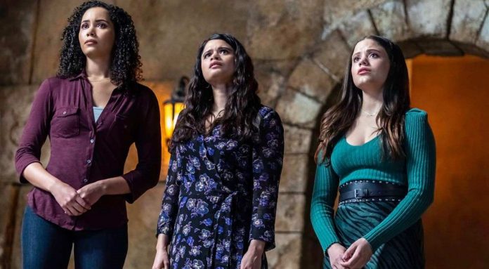 Madeleine Mantock, Melonie Diaz und Sarah Jeffery in Charmed Staffel 3