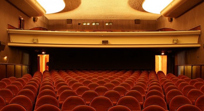MaskenpflichtamSitzplatz Maskenpflicht am Sitzplatz Kinos