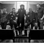 Rawson Marshall Thurber, Ryan Reynolds, Gal Gadot, Dwayne Johnson und Beau Flynn am Set von "Red Notice" © 2020 Netflix