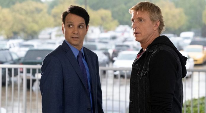 Ralph Macchio und William Zabka in Cobra Kai Staffeln