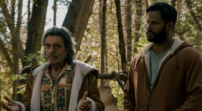 Ian McShane und Ricky Whittle in American Gods Staffel 4
