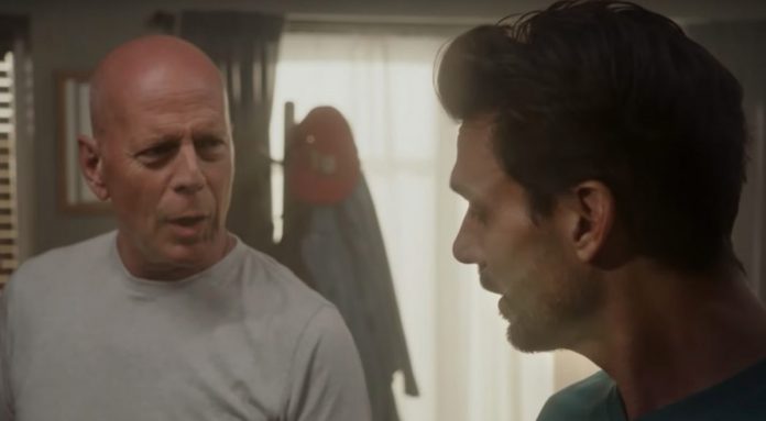 Bruce Willis und Frank Grillo in Bruce Willis Frank Grillo