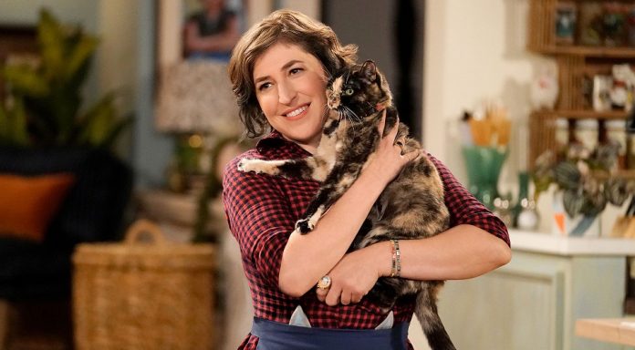 Mayim Bialik in Call Me Kat Staffel 2