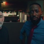 Lamorne Morris vs. Jackie Earle Haley im Trailer zu Death of a Telemarketer Death of a Telemarketer Trailer