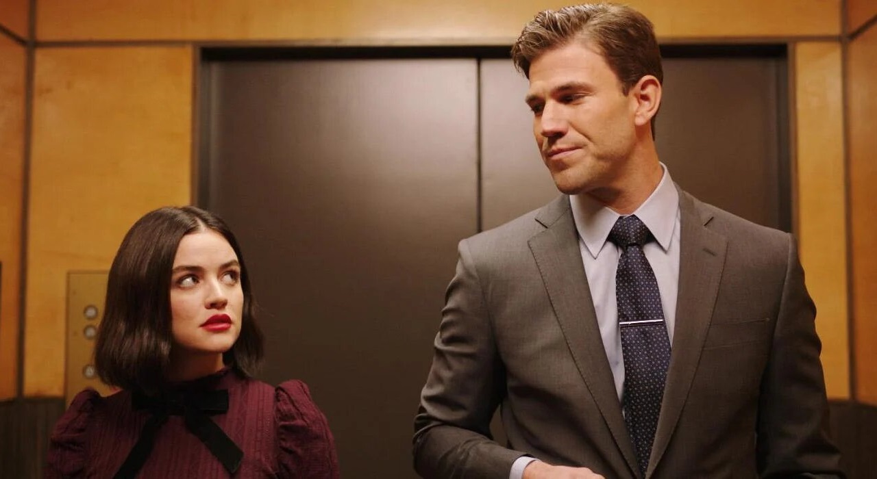Lucy Hale und Austin Stowell in "The Hating Game" © 2021 Vertical