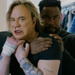 Mickey Rourke und Michael Jai White in "The Commando" © 2021 Saban Films