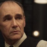 Der Schneider und die Mafia: Trailer und neuer Starttermin von The Outfit mit Mark Rylance The Outfit Trailer