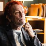 Chariot: John Malkovich mit schräger Perücke im Trailer zum Wiedergeburts-Thriller Chariot Trailer