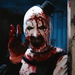 Art the Clown metzelt wieder: Blutiger Trailer zu Terrifier 2 ist hier!