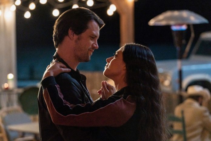 Nathan Dean und Jeanine Mason in Roswell New Mexico Staffel 3