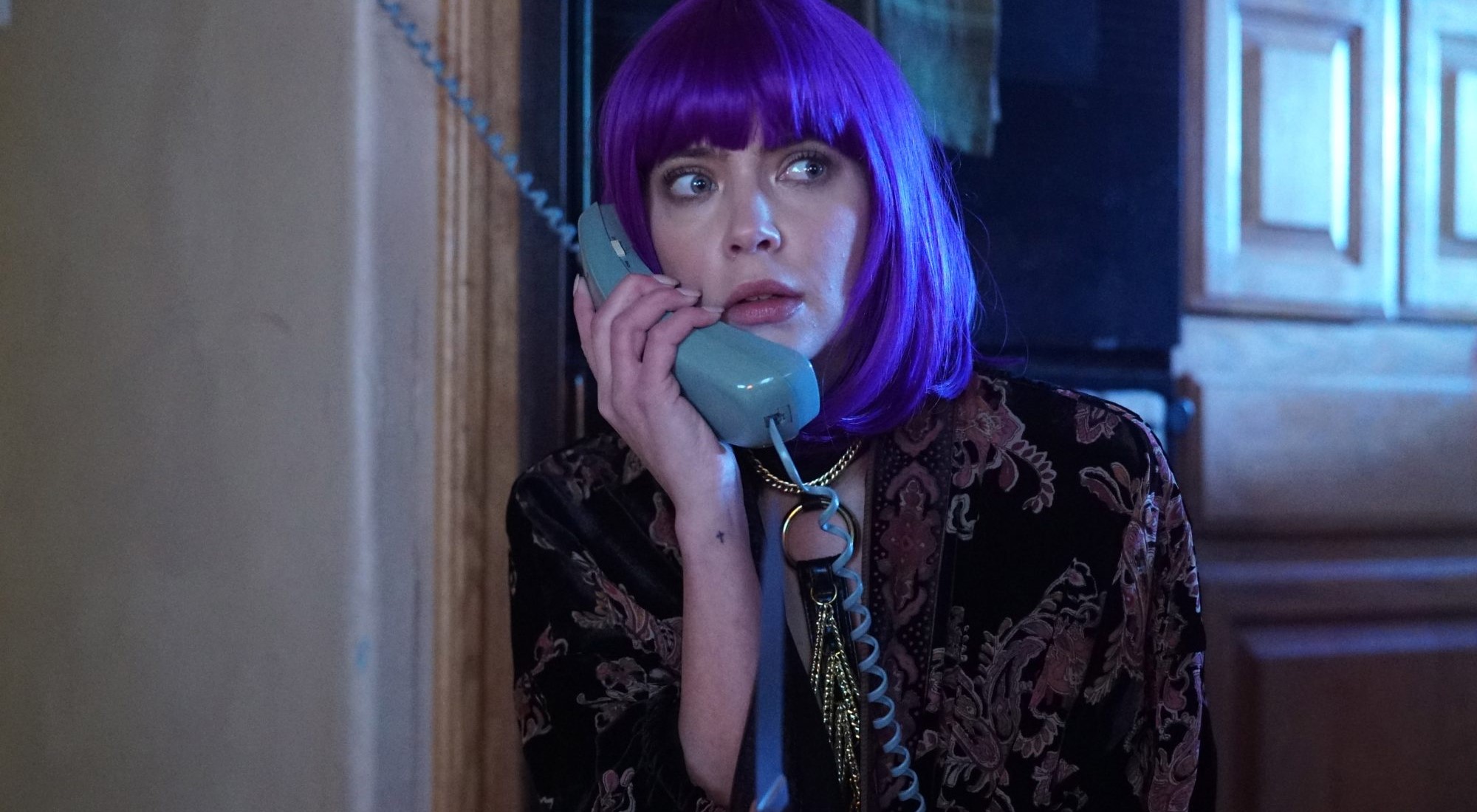 Ashley Benson spielt ein Camgirl im Trailer zum sexy Slasher "Alone at