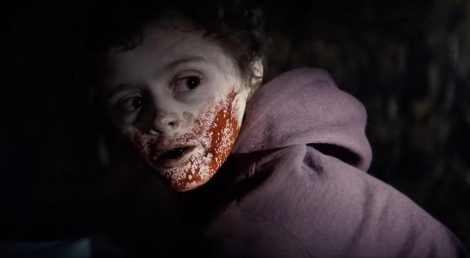 #Blood: Michelle Monaghan muss ihren Sohn mit Blut versorgen im Trailer zum Horrorfilm des Der-Maschinist-Regisseurs