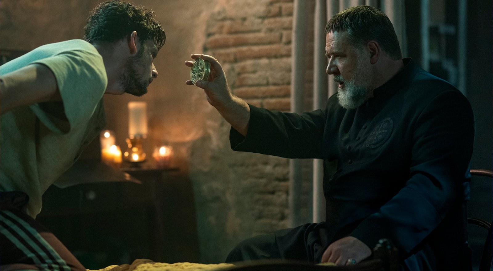 #Russell Crowe gegen Dämonen im Trailer zum R-rated Exorzismus-Horror The Pope’s Exorcist