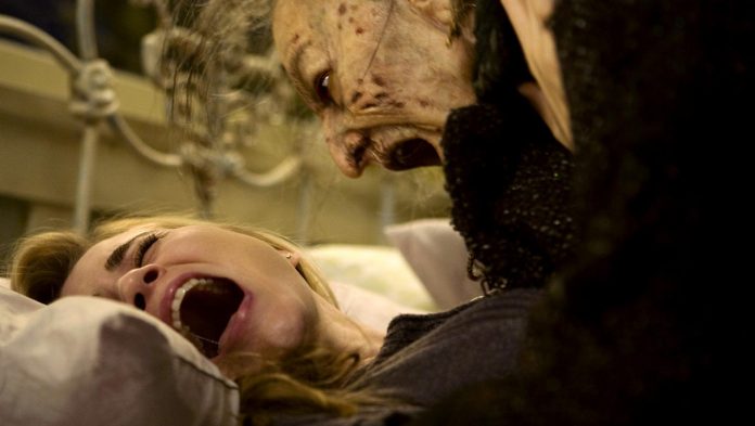 Alison Lohman (unten) und Lorna Raver in Drag Me to Hell 2