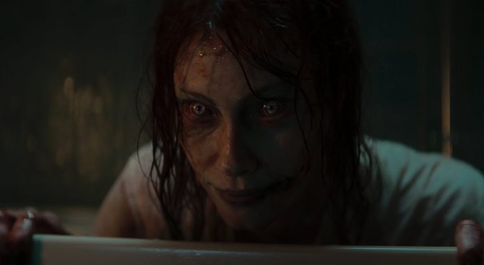 Alyssa Sutherland in Evil Dead Rise FSK