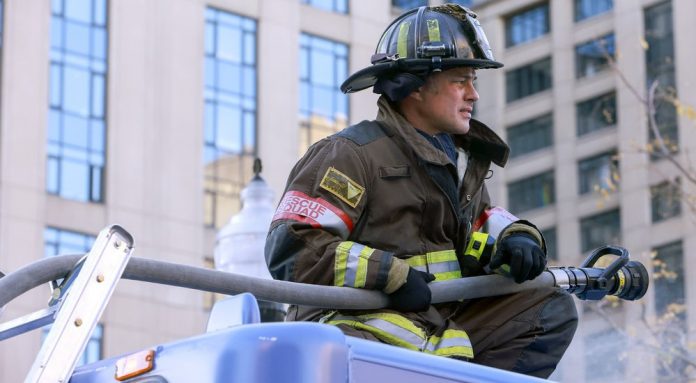 Taylor Kinney in Chicago Fire Staffel 12
