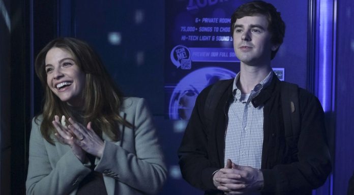 Paige Spara und Freddie Highmore in The Good Doctor Staffel 7