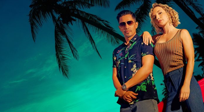 Jay Hernandez und Perdita Weeks in Magnum PI Staffel 6