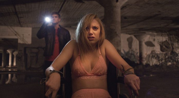 Jake Weary und Maika Monroe in It Follows 2