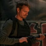 Silent Night: Joel Kinnaman ist ein stummer Rächer im Trailer zu John Woos Hollywood-Comeback Silent Night Trailer