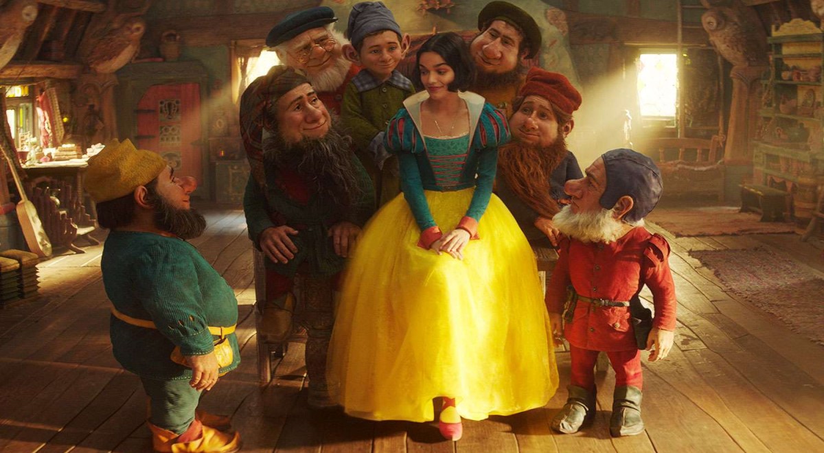 #Snow White: Erstes Foto von Schneewittchen und den sieben Zwergen aus Disneys Realverfilmung
