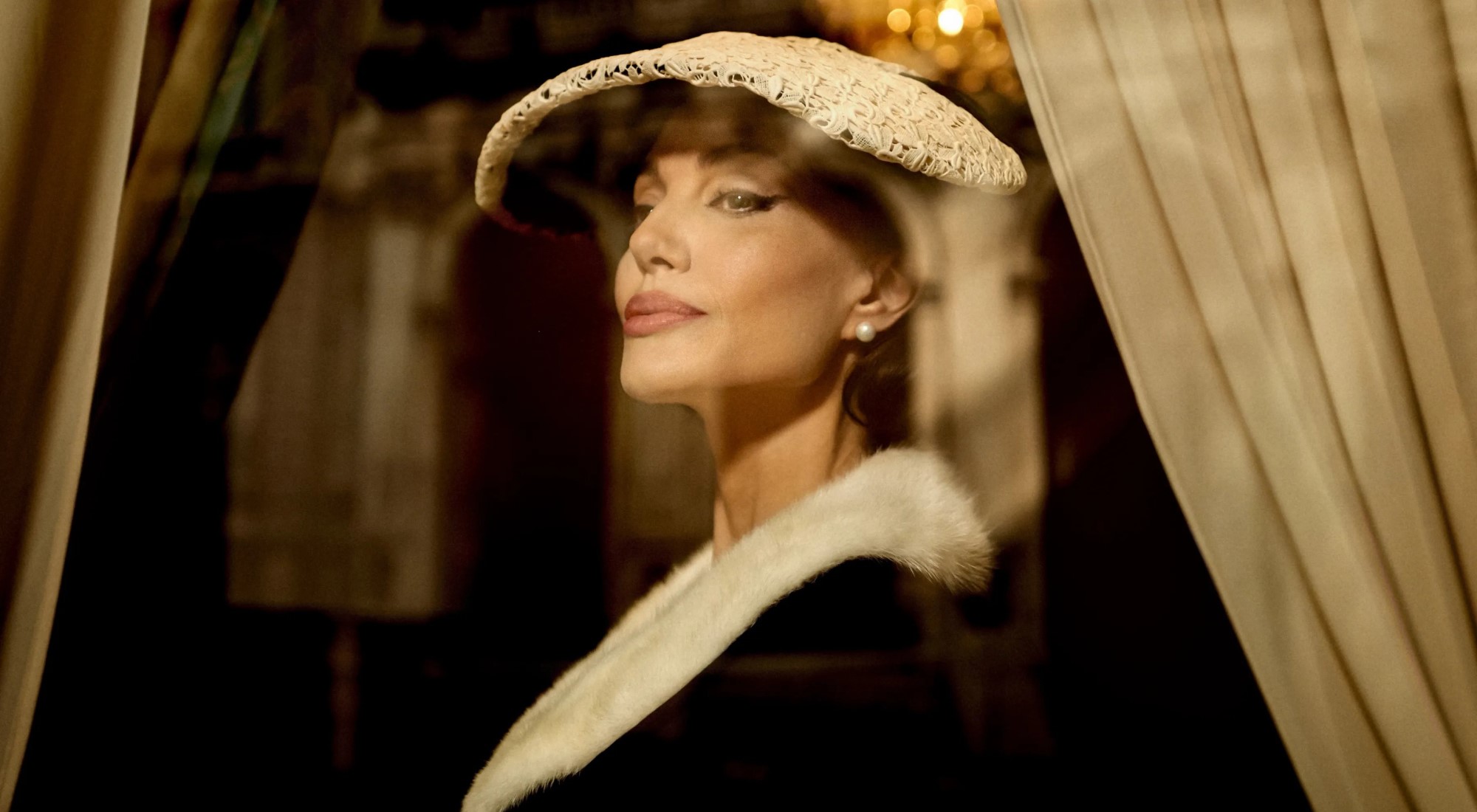 #Maria: Erste Fotos von Angelina Jolie als Operndiva Maria Callas