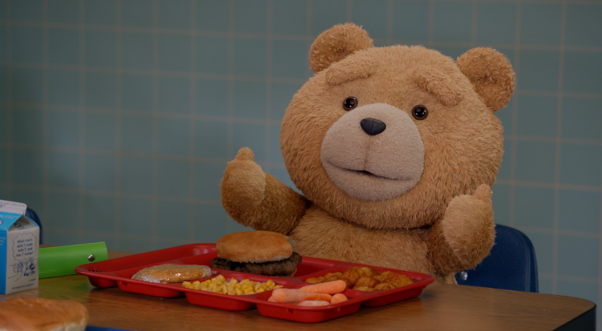 #Ted ist zurück! Im Trailer zur Prequelserie geht der unflätige Teddybär zur Highschool