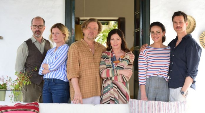 Christoph Maria Herbst, Caroline Peters, Justus von Dohnányi, Iris Berben, Janina Uhse und Florian David Fitz in Der Spitzname Film