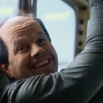 Mark Wahlberg spielt einen Schurken mit Halbglatze im Trailer zu Mel Gibsons packendem Thriller Flight Risk Flight Risk Mark Wahlberg