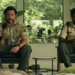 Zwei Kleinstadt-Cops stolpern über großes Geld im Trailer zur Krimikomödie Greedy People Greedy People Trailer