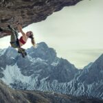 Cliffhanger wird doch ohne Stallone und mit Pierce Brosnan und Lily James rebootet, Dreharbeiten laufen Cliffhanger Reboot Pierce Brosnan
