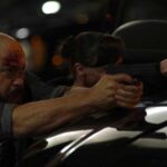 Kevin James spielt einen Schuldeneintreiber der Mafia im Trailer zu Guns Up Guns Up Kevin James