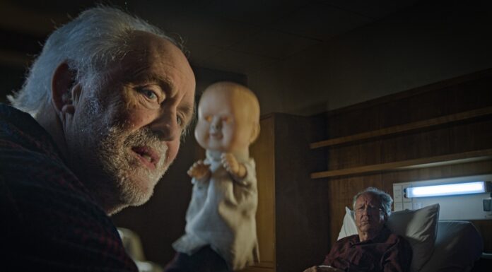 John Lithgow terrorisiert Geoffrey Rush mit einer Handpuppe im Trailer zu The Rule of Jenny Pen The Rule of Jenny Pen Trailer
