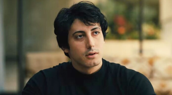 Anthony Ippolito wird zu Sylvester Stallone im Trailer zu I Play Rocky I Play Rocky Trailer